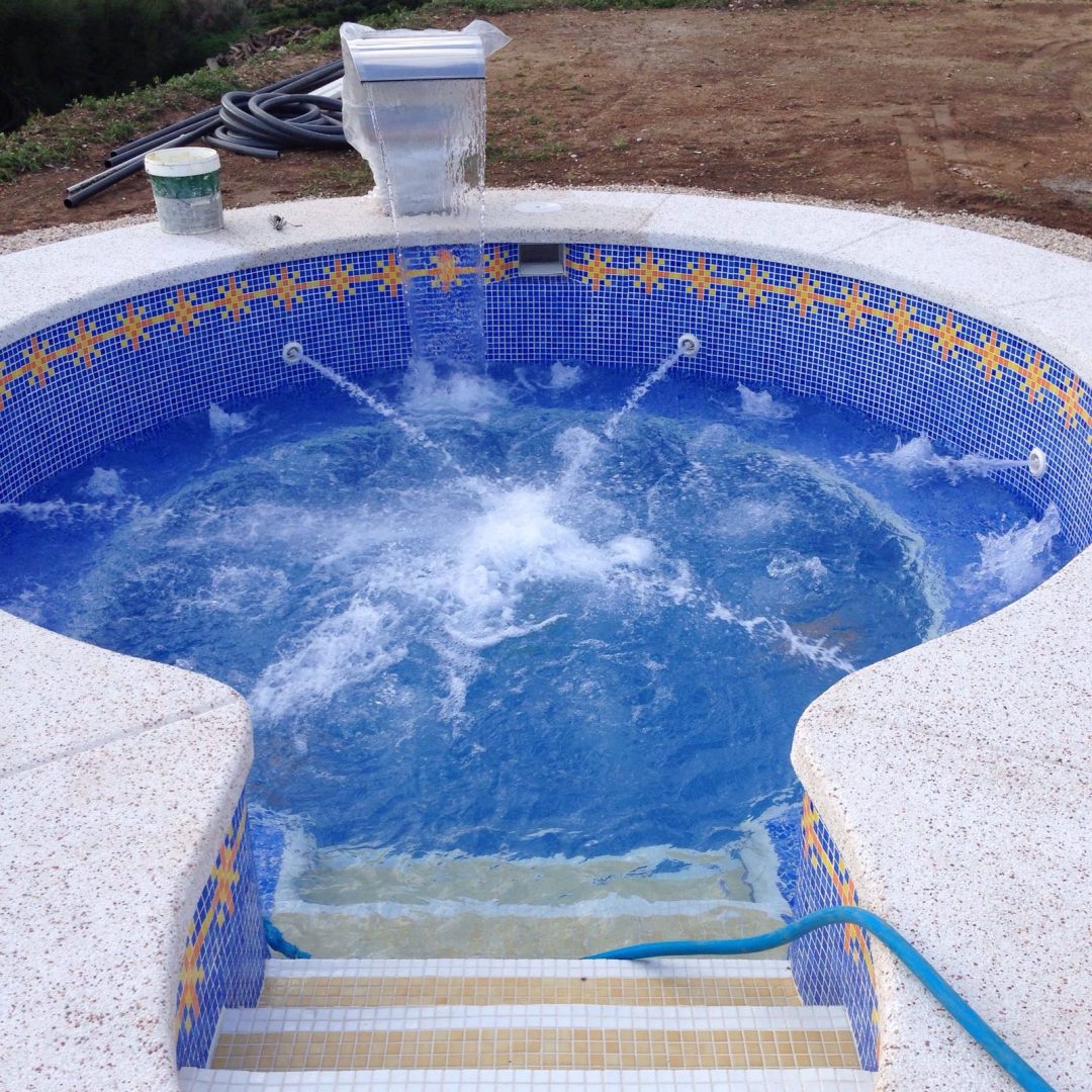 JACUZZI CON CASCADA