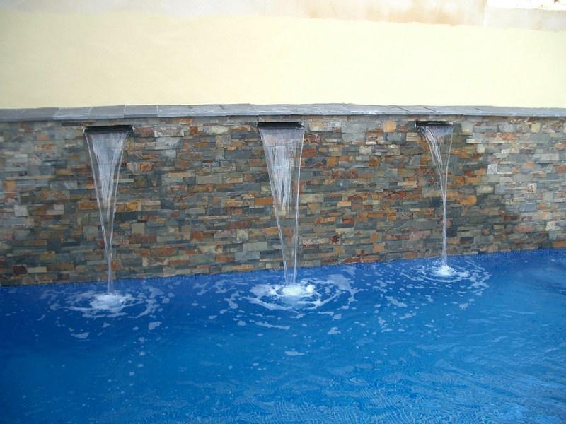 Fuentes de tipo cortina para piscinas