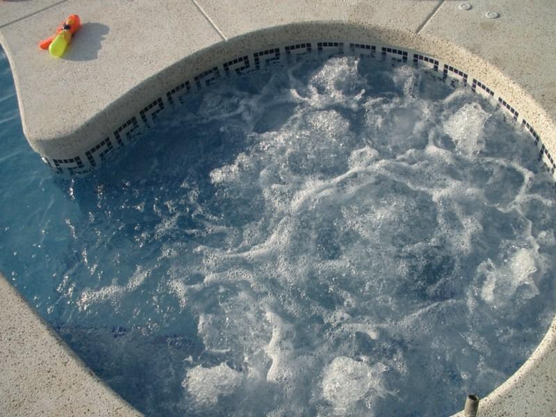 JACUZZIS DE OBRA EN PISCINAS