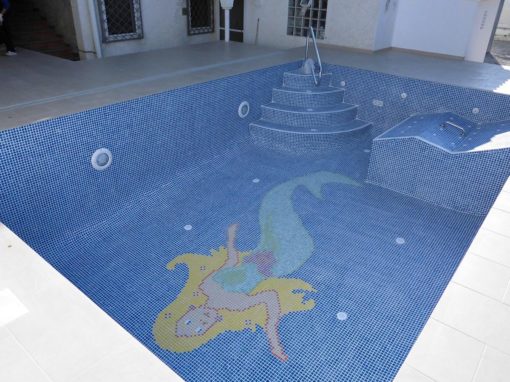 PISCINA CON CAMA HIDROMASAJE