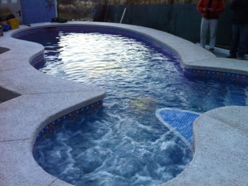 PISCINA 8 X 4 CON JACUZZI